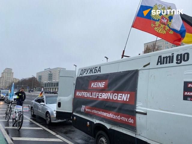 اعتراض جمعی از فعالان مدنی آلمان برای ارسال سلاح به اوکراین + عکس
