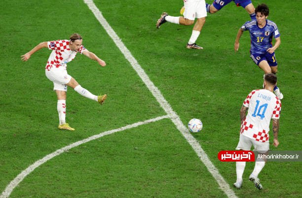 ضربه بازیکن کرواسی که توپ از کنار دروازه بیرون رفت + عکس