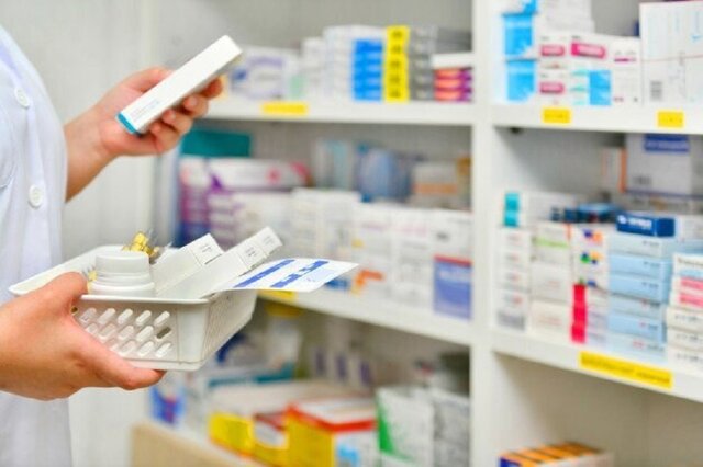 وزیر بهداشت: داروخانه ها مملو از دارو است