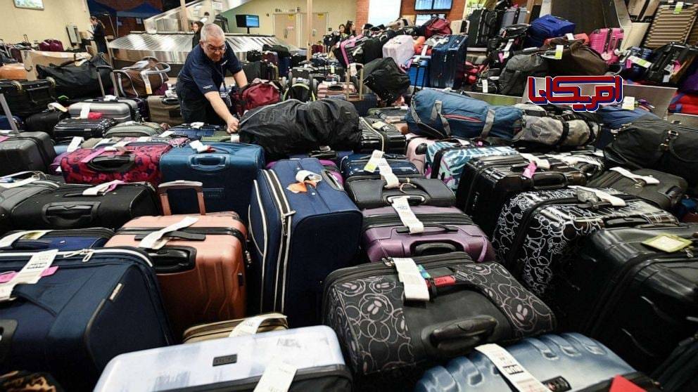 انبوه چمدان ها در فرودگاه با لغو پروازها در آمریکا + عکس