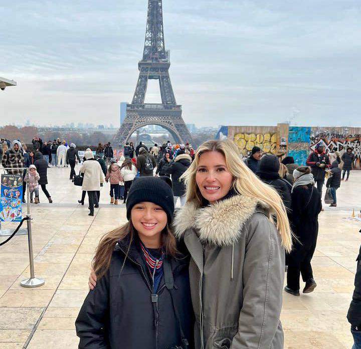 تصویری از ایوانکا ترامپ و دخترش در کنار برج ایفل +تصویر