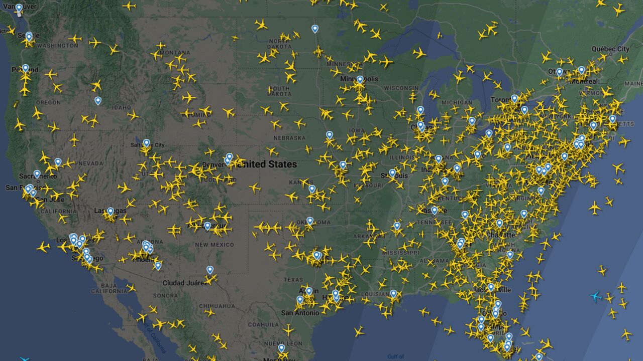 حجم باور نکردنی پرواز هواپیما ها بر فراز ایالات متحده +تصویر