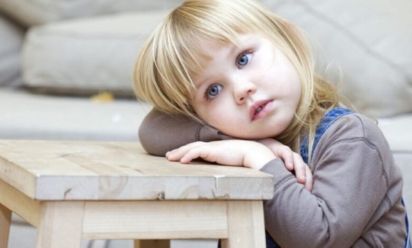 چگونه اضطراب کودکی که خبر بد شنیده را برطرف کنیم؟