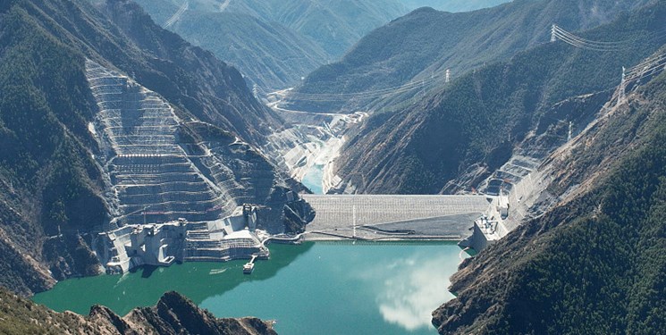 تصویری از مرتفع ترین نیروگاه برق آبی چین در دل کوهستان در ارتفاع 300متری