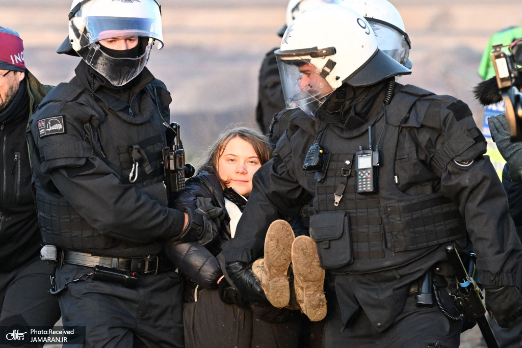 دستگیری گرتا تونبرگ فعال محیط زیست توسط پلیس آلمان + عکس