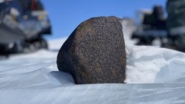 کشف شهاب سنگ 7.5 کیلویی در قطب جنوب+ تصویر