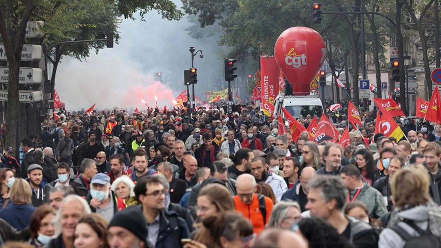 تظاهرات میلیونی در فرانسه علیه مکرون + عکس