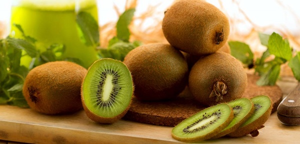 میوه ای سرشار از ویتامین سی که ضدباکتری، ضدسرطان، ضدسرماخوردگی است و سیستم ایمنی را تقویت می کند