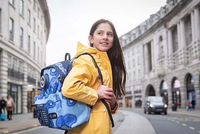 دختر ۱۲ ساله انگلیسی «کوله‌پشتی خورشیدی تصفیه هوا» ساخت+ عکس