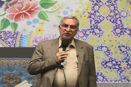 حضور وزیر بهداشت در جمع معتکفین مسجد دانشگاه تهران 