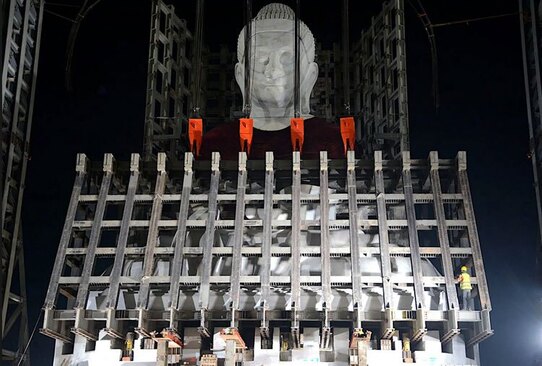 ساخت بزرگ ترین مجسمه مرمری بودا در میانمار + عکس