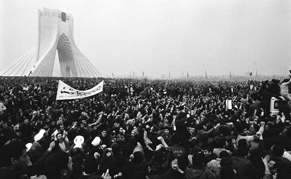 اینفوگرافیک| ایران قبل و بعد از انقلاب به روایت نشریه The Cradle