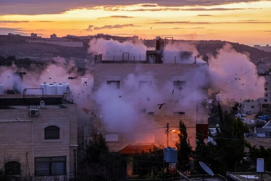 حمله اسراییل به خانه یک فلسطینی در شهر الخلیل + عکس