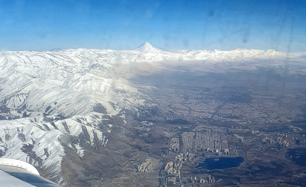 نمایی جذاب از دریاچه چیتگر تا قله دماوند + عکس