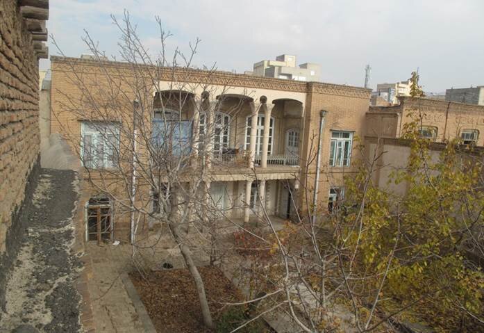 نمایی از خانه قدیمی باقرخان که مرکز فرماندهی جبهه «خیاوان» در جنگ‌های ۱۱ ماهه مشروطه بود+ عکس