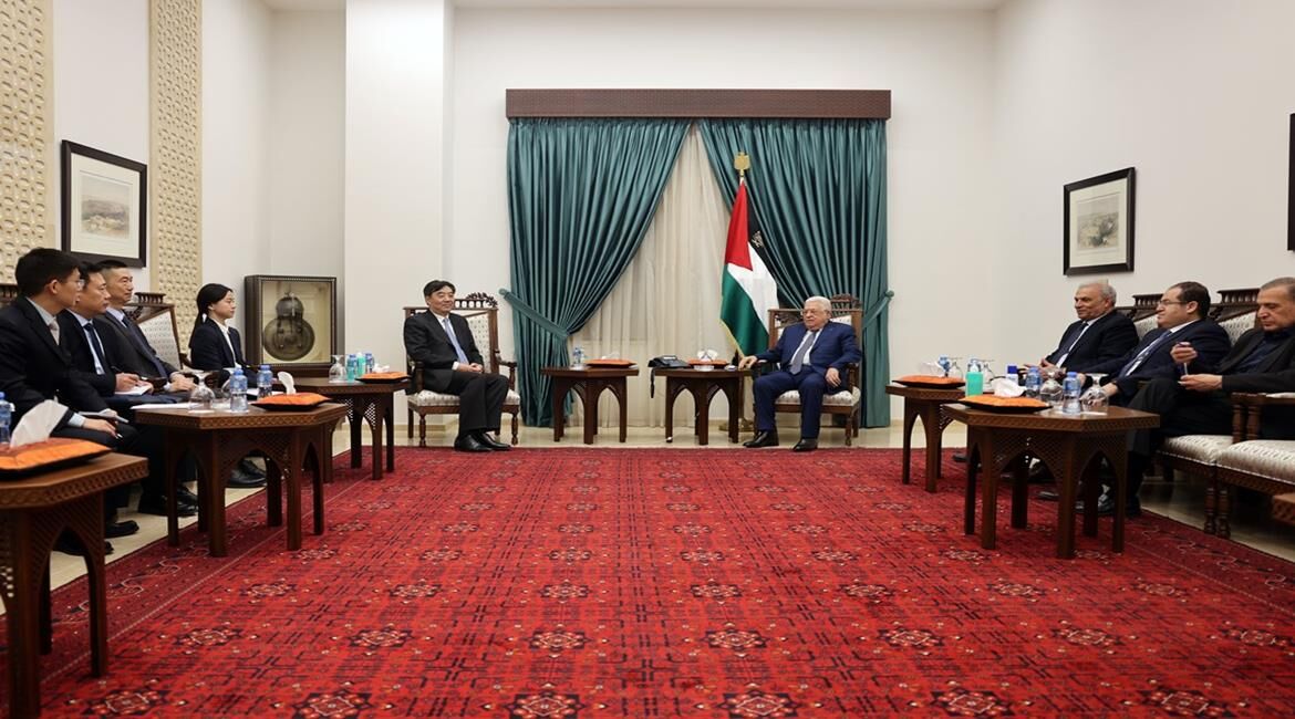 محمود عباس رئیس تشکیلات خودگردان فلسطین  هم با فرستاده ویژه پکن دیدار کرد +عکس