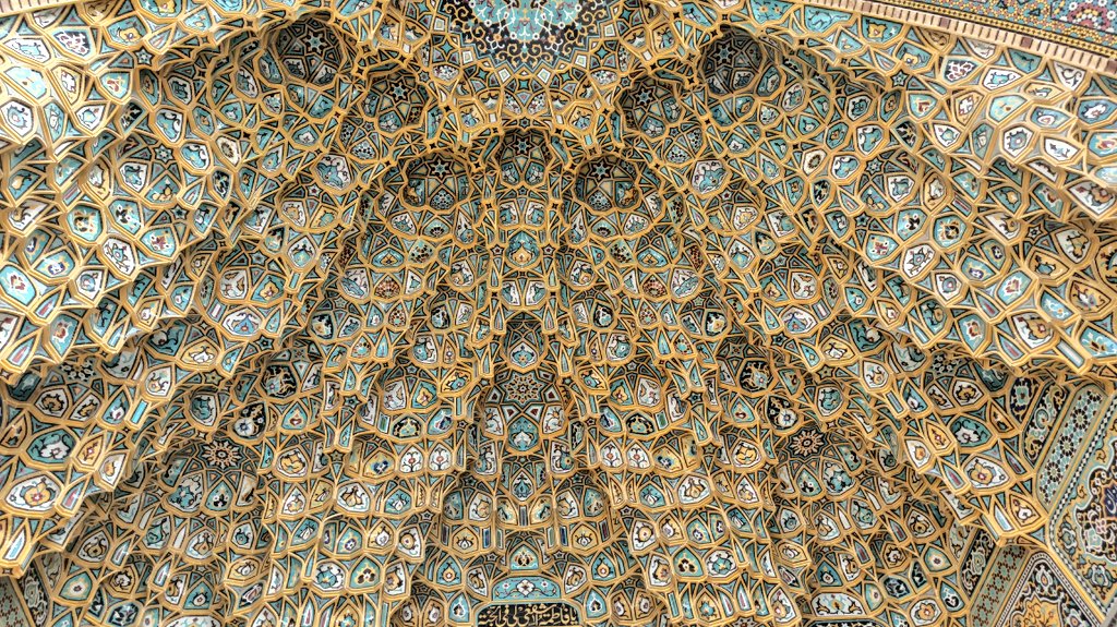 معماری ایرانی؛ مقرنس‌های حرم حضرت معصومه (س) + عکس