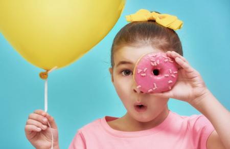 عوارض جدی و مضرات شیرینی  برای کودکان+ اینفوگرافی | اختصاصی