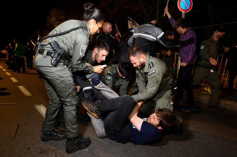 ناآرامی ها و تظاهرات شبانه مخالفان نتانیاهو در قدس + عکس