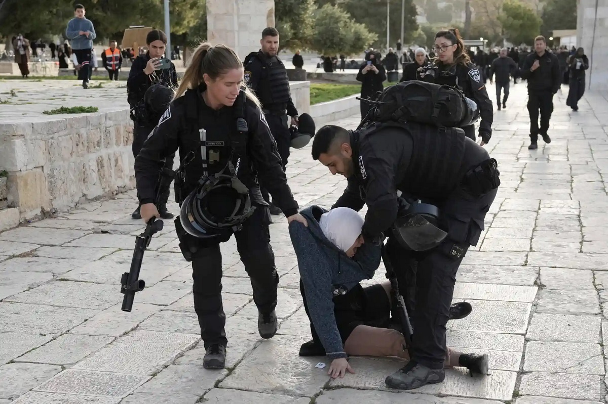 دستگیری زن فلسطینی توسط پلیس اسرائیل در ماه رمضان + عکس