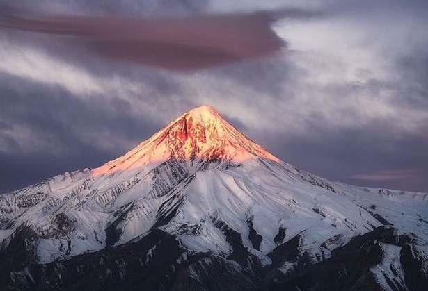 طلوع آفتاب بر قله زیبای دماوند+ عکس
