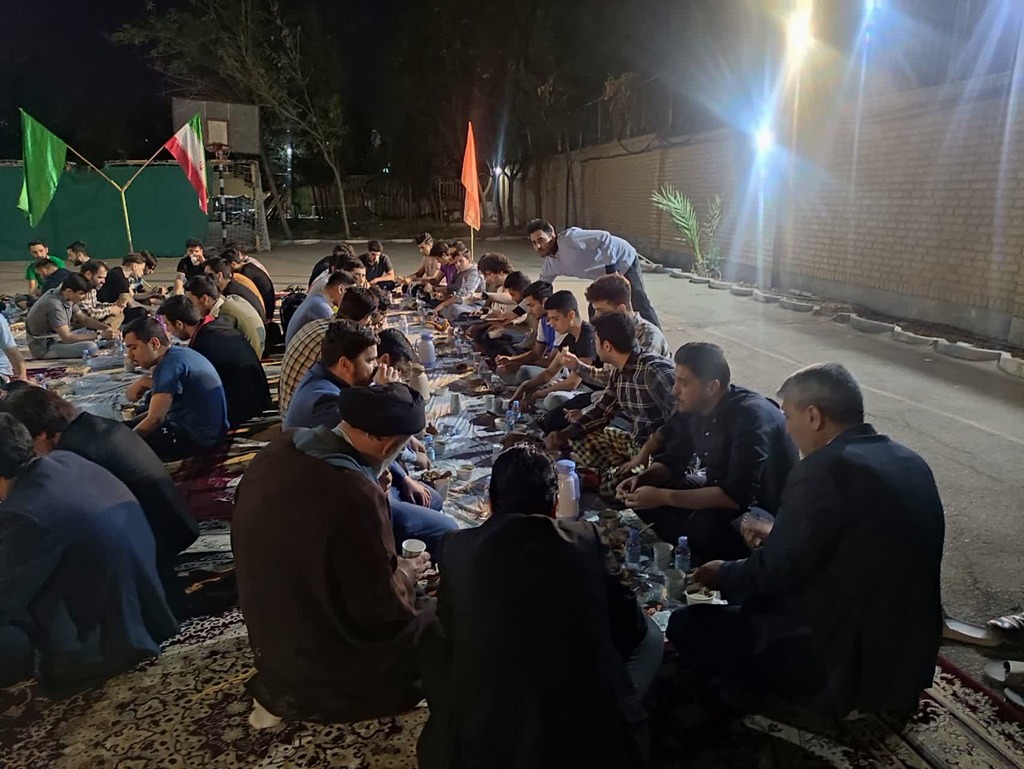  مراسم صمیمی و ضیافت افطار رئیس دانشگاه علوم پزشکی قم با دانشجویان+ عکس