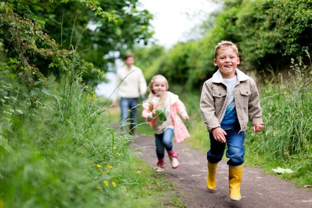 فواید عالی پیاده‌روی برای کودکان که نباید از آن غافل شد