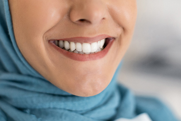 ۵ روش پزشکی و ۱۰ روش خانگی سفیدی دندان