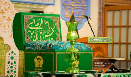 تصاویری زیبا از مراسم تعویض پرچم گنبد حرم امام رضا(ع)