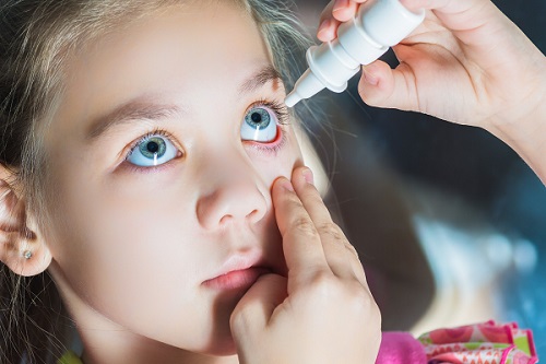این قطره چشمی شروع نزدیک بینی در کودکان را به تاخیر می اندازد 