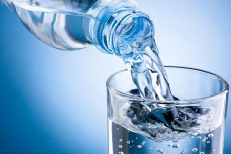 اهمیت مصرف آب و مایعات در کودکان