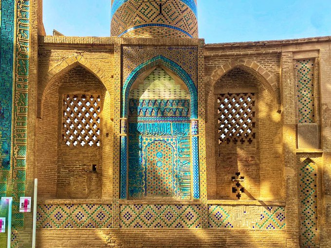 بازی آفتاب و سایه روی مسجد جامع طنز+عکس