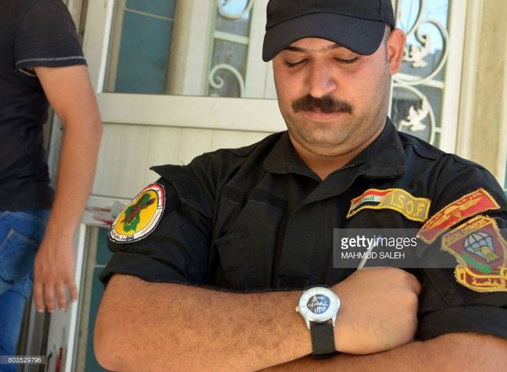 غنیمت جالب سرباز عراقی از یک داعشی + عکس