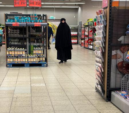 تصویر دیدنی از حجاب یک زن مسلمان در آلمان+عکس