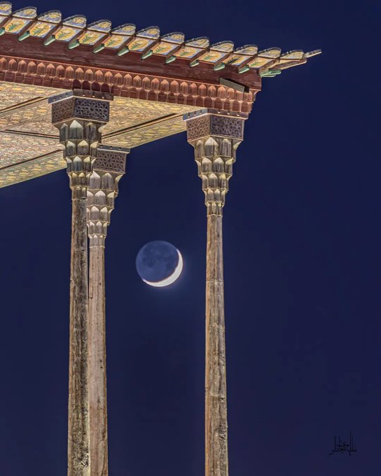 تصویری زیبا از ماه بر فراز عالی‌قاپو+عکس