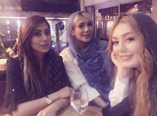 تیپ متفاوت سحر قریشی به همراه دوستانش + عکس