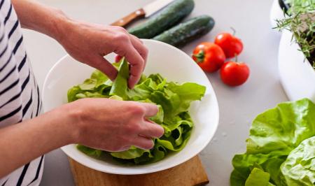 10 خوراکی مفید برای آبرسانی