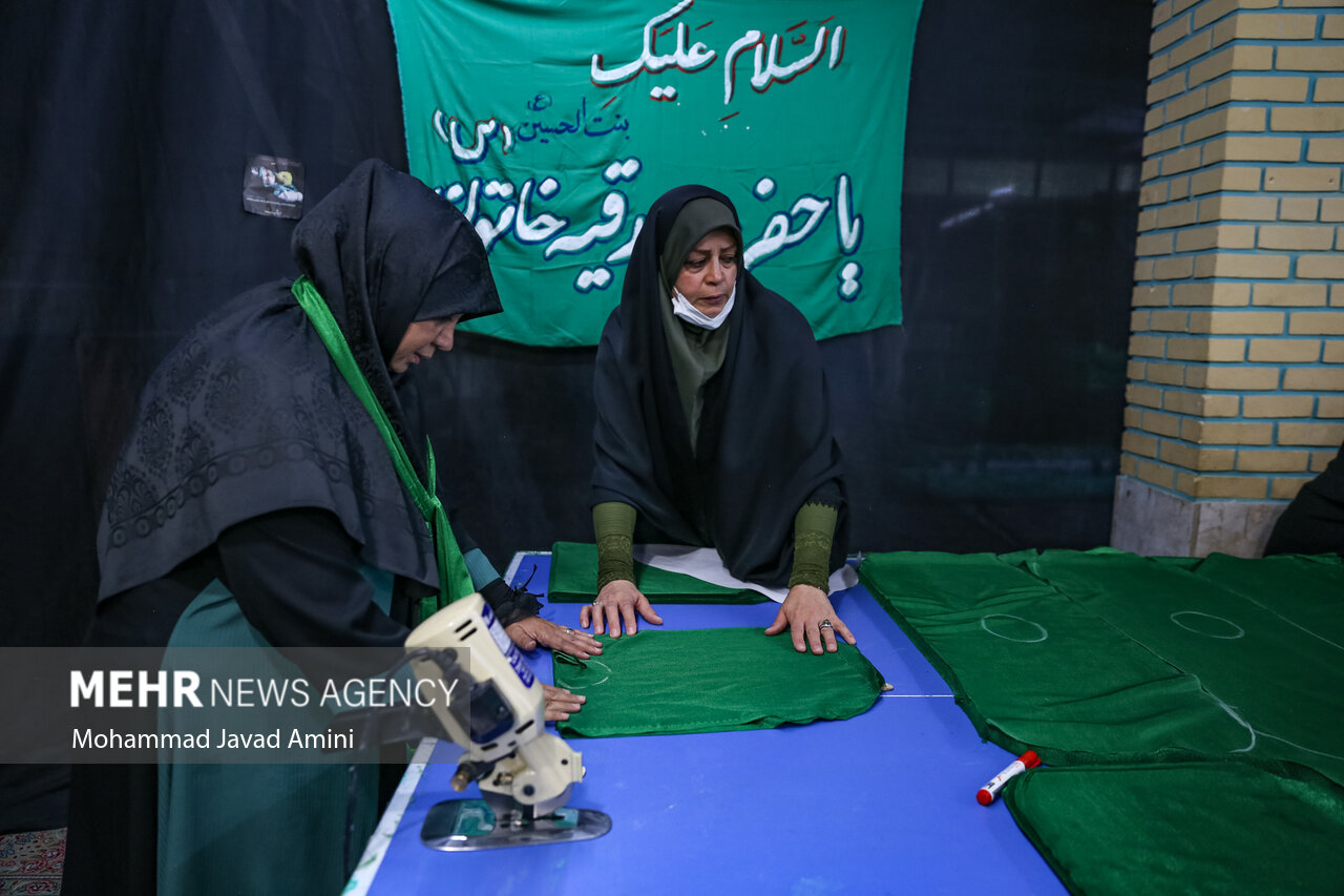 کارگاه دوخت لباس شیرخوارگان حسینی و چادر متبرک حضرت رقیه (س) + عکس