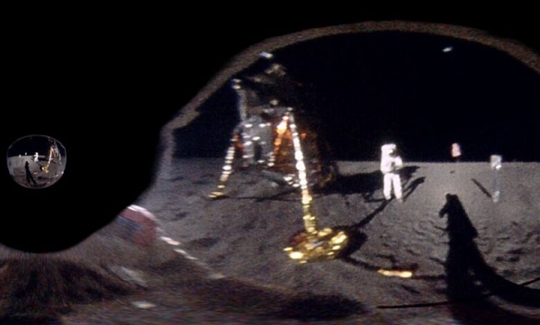 عکسی که آرمسترانگ در ژوئیه ۱۹۶۹ پس از فرود آپولو ۱۱ روی ماه گرفت و اکنون معکوس شده