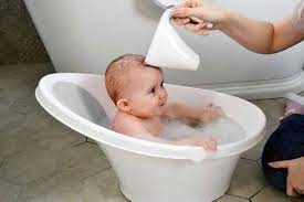 هرگز کودک خود را تنها یا تحت مراقبت کودک دیگری در آب یا اطراف آن رها نکنید