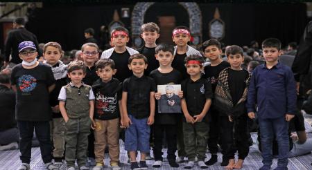 عکس یادگاری دهه نودی‌ها با حاج قاسم + عکس