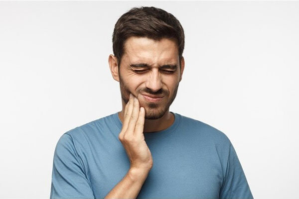 ۶ ترفند ساده برای خلاص شدن از دندان‌درد در شب/ اینفوگرافیک