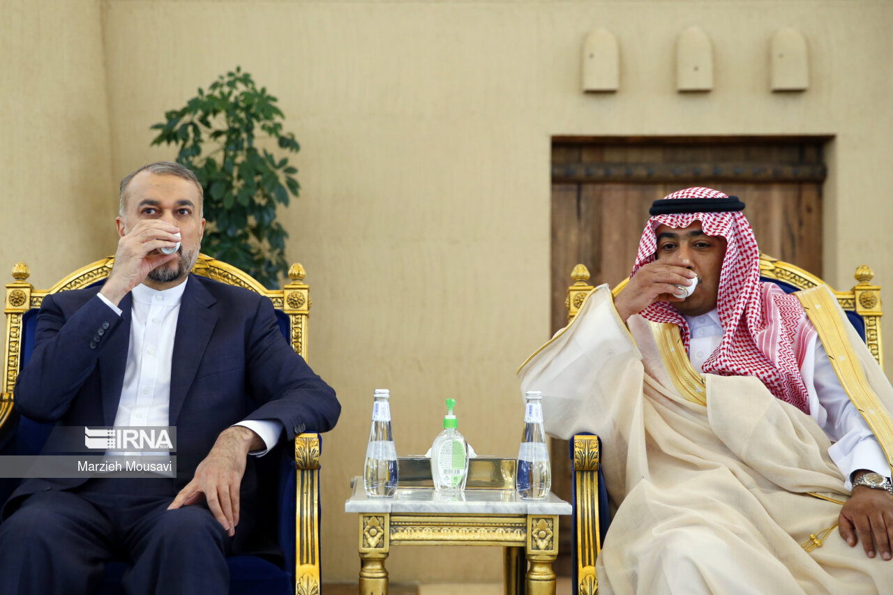 استقبال از امیرعبداللهیان در عربستان با قهوه عربی + عکس
