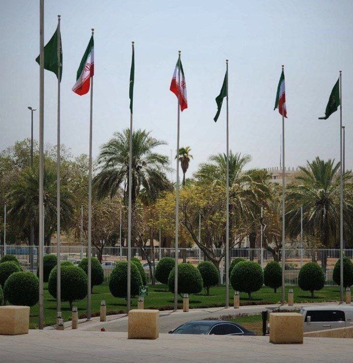 پرچم ایران در عربستان به اهتزار درآمد+عکس
