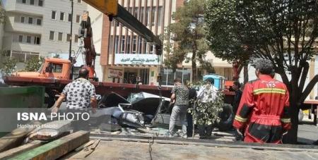 زیرگرفتن طلبکار با تریلی در بلوار قائم سمنان + عکس