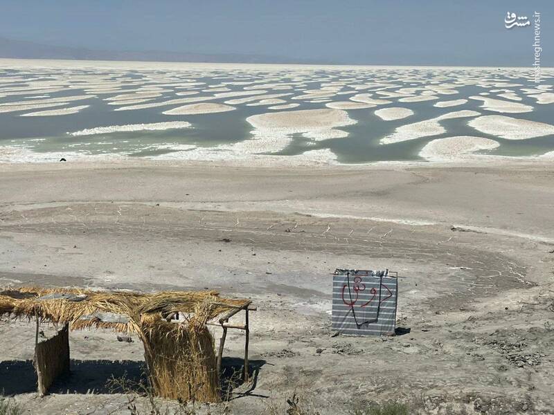 تصویری غم انگیز از دریاچه ارومیه + عکس