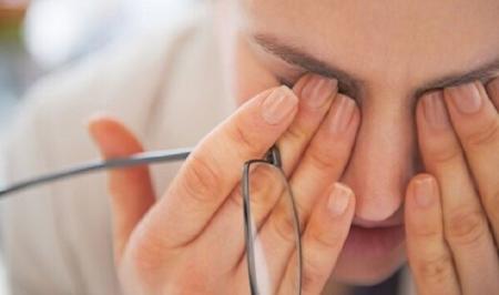 مالیدن چشم‌ها چه مضراتی دارد؟