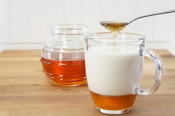 چرا شیر داغ و عسل ترکیب سمی است؟