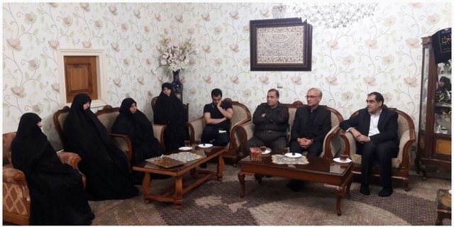 وزیر بهداشت به دیدار خانواده  مرحوم « حاج سیدرضا نیری» رفت+عکس