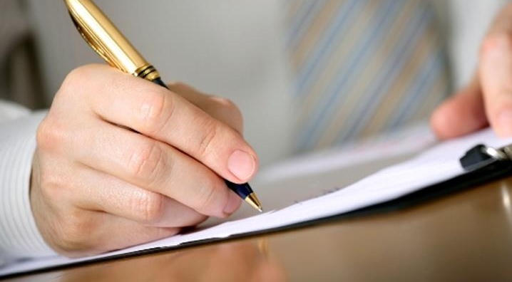  پیام تسلیت وزیر بهداشت برای شهادت پرستار مدافع حرم